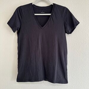 Everlane Women's Size Medium Organic Cotton Black V-Neck Short Sleeve T-Shirt